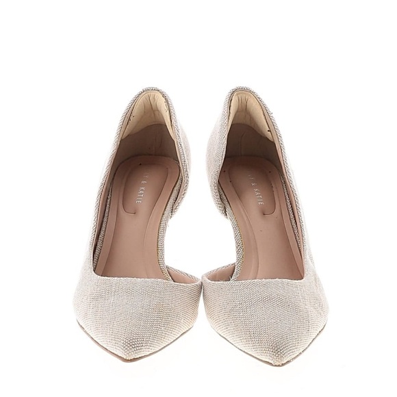 NWOT Kelly & Katie Satela Pump Neutral Beige Fabric - Picture 2 of 3